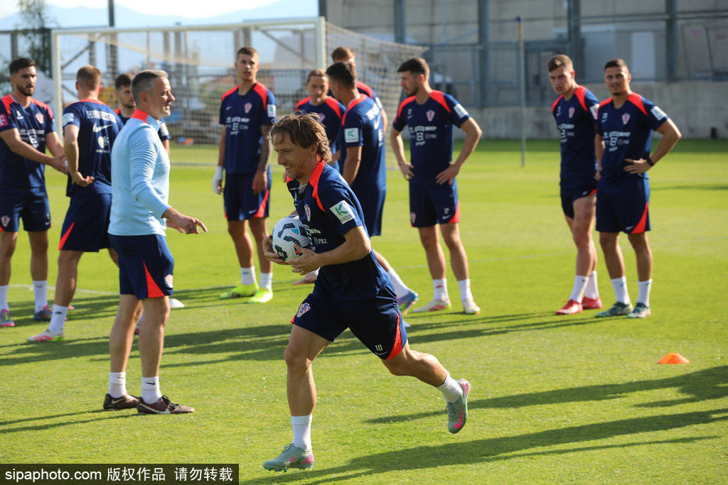 莫德里奇官宣加盟AC米兰！38岁魔笛圆梦红黑军团，6座欧冠王者能否重铸意甲王朝？